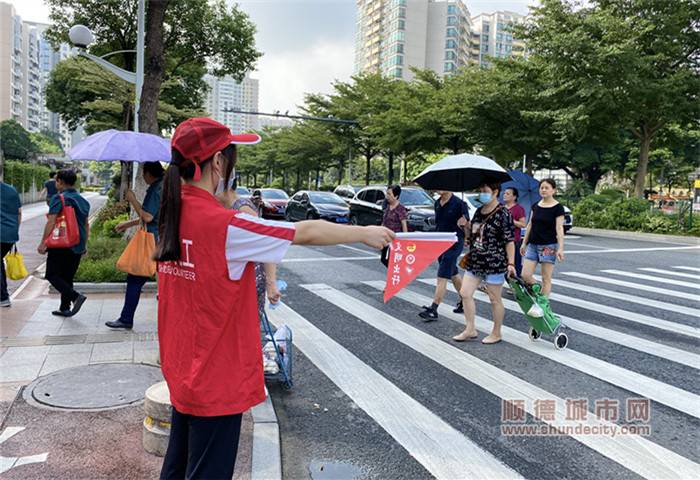 顺德志愿者文明交通引导志愿服务照片3_副本.jpg