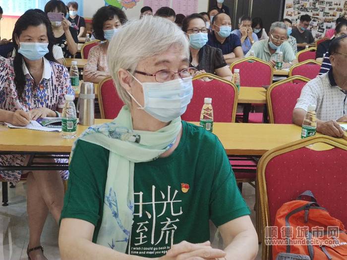老干部們都聽得很認真哦。圖三.jpg
