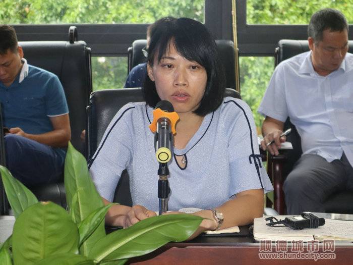 梁淑艳向与会人员传达2020年佛山市文明城市创建调研反馈会精神。.JPG
