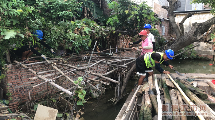 北滘鎮拆除水事違法搭建的構築物.png