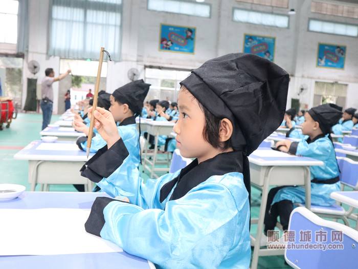 写好毛笔字从学会正确握笔开始。7.jpg