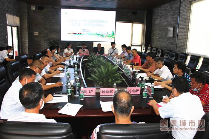 人大代表對食品安全執(zhí)法情況提出意見建議。.jpg
