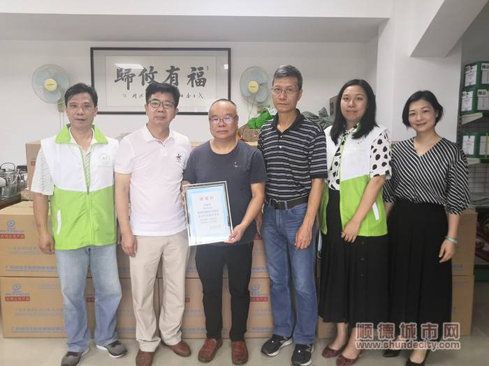 郭炳松为伦教防疫复学捐赠6万只口罩.jpg